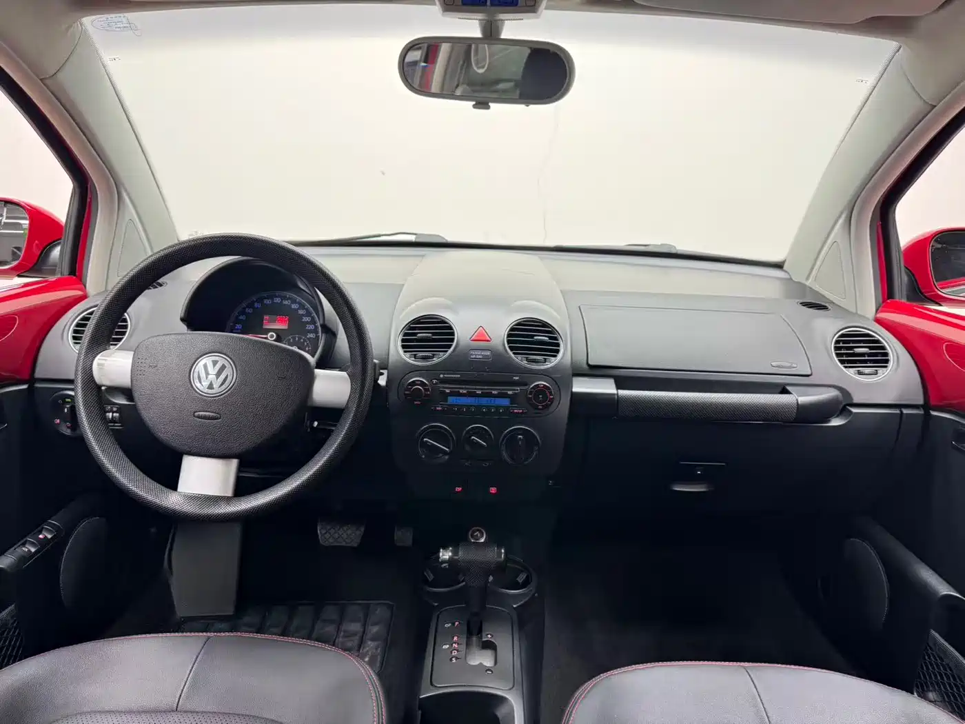 Volkswagen Beetle 2010 Model 1.6 AT фото 13