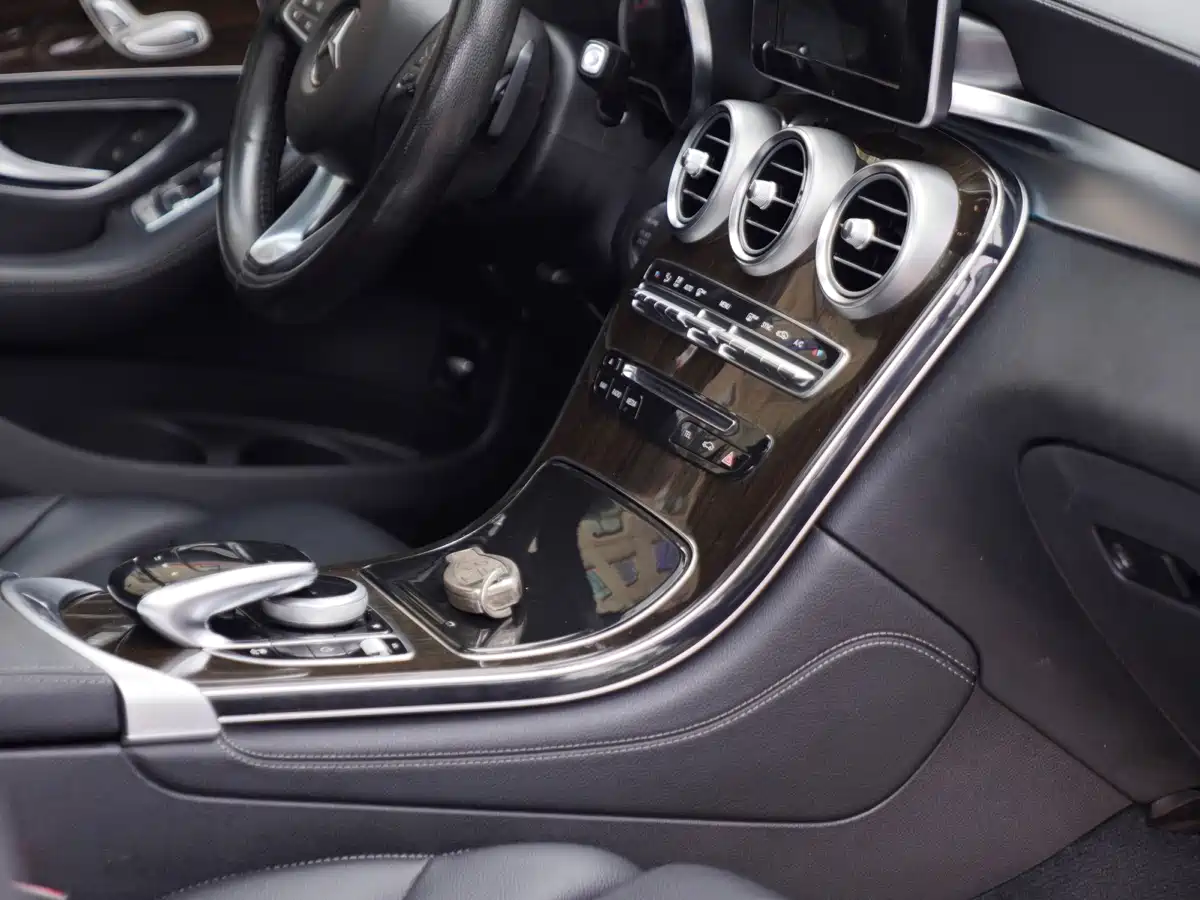 Mercedes-Benz GLC 2018 GLC 260 4MATIC Luxury фото 13
