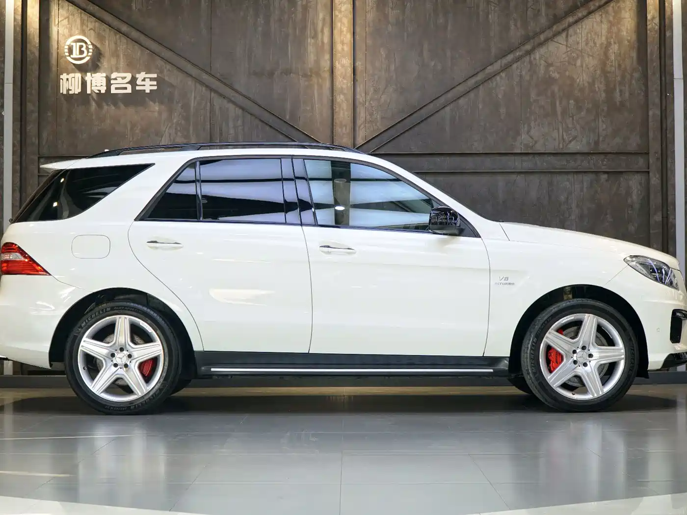 Mercedes-Benz M-Class AMG 2012 AMG ML 63 фото 24