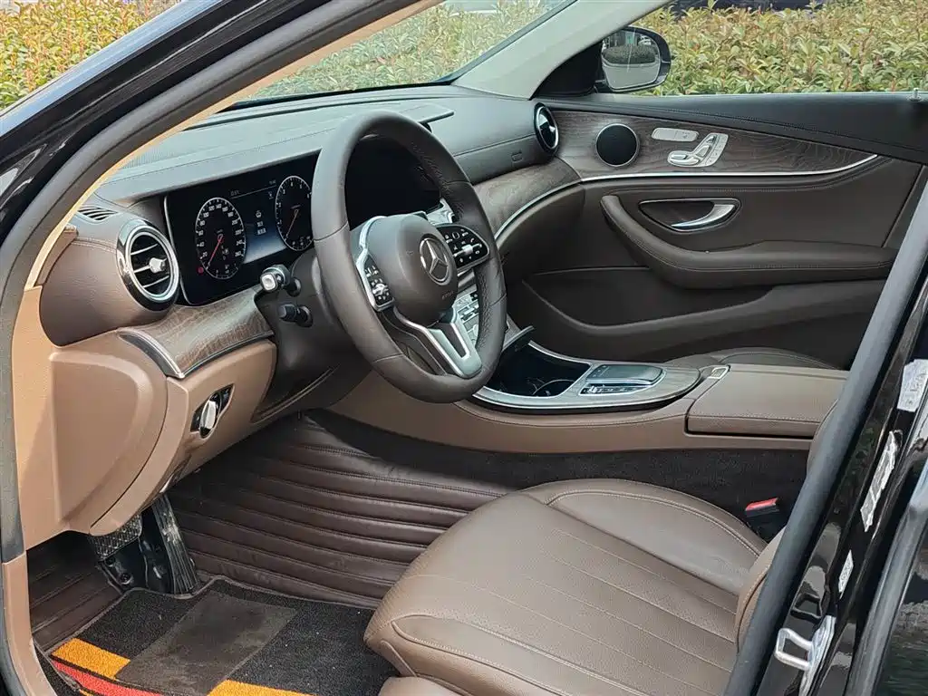 Mercedes-Benz E-Class 2019 E 300 L Fashion фото 7