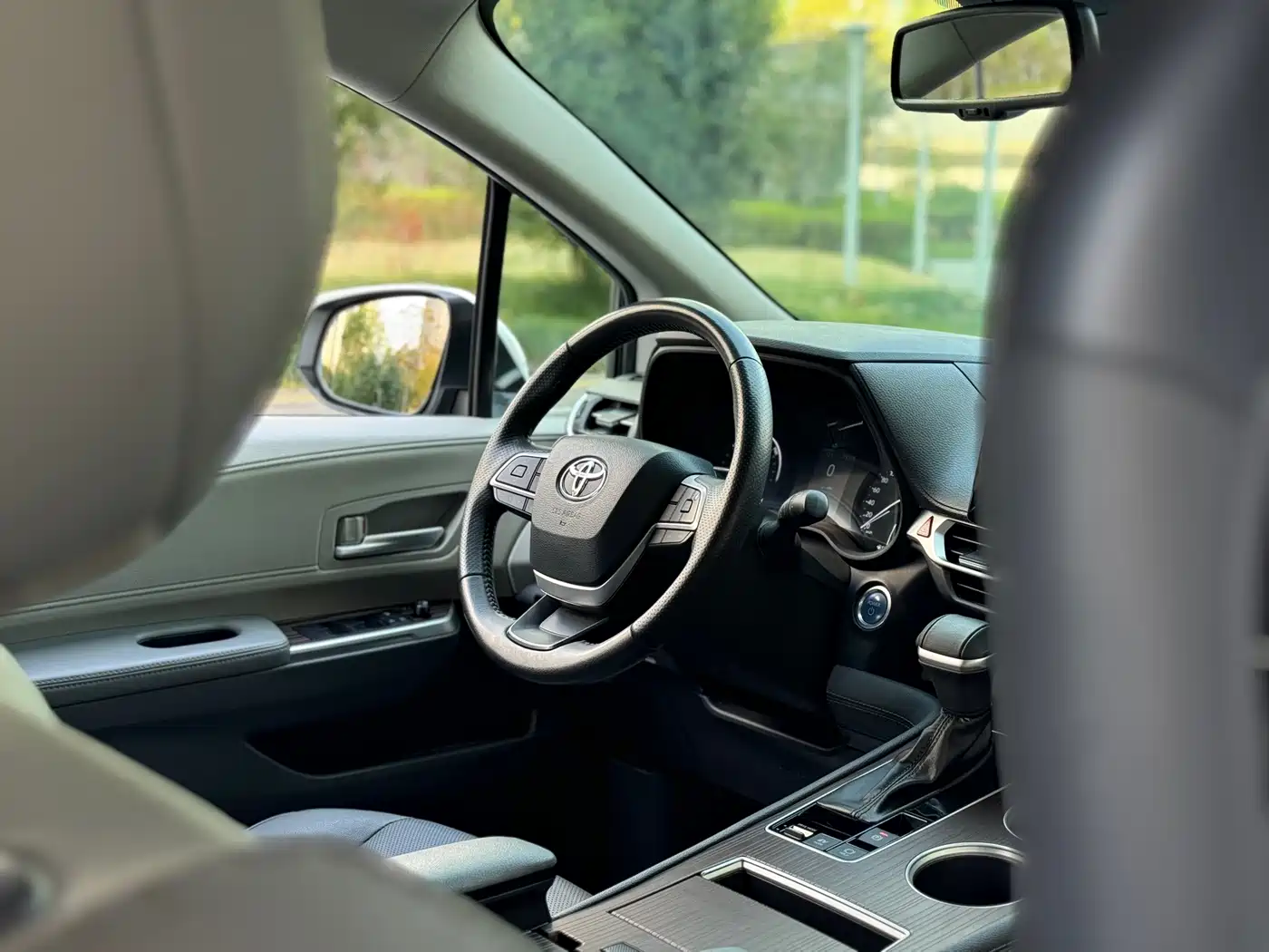 Toyota Sienna 2021 2.5L Hybrid Luxury Edition фото 18