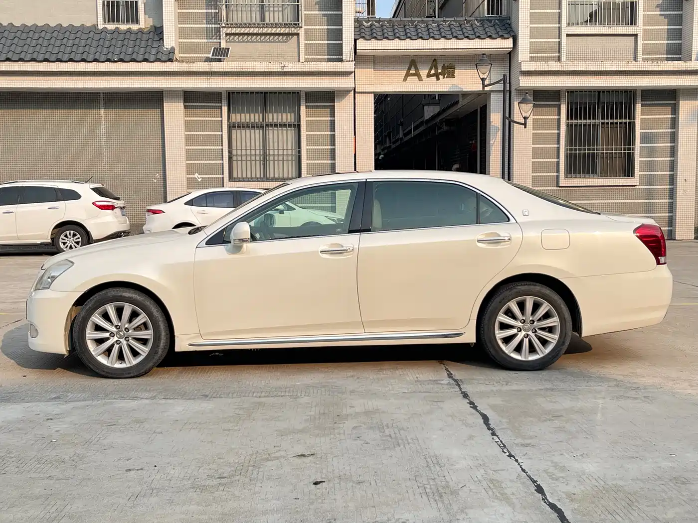 Toyota Crown 2010 2.5L Royal Leather Sunroof фото 4