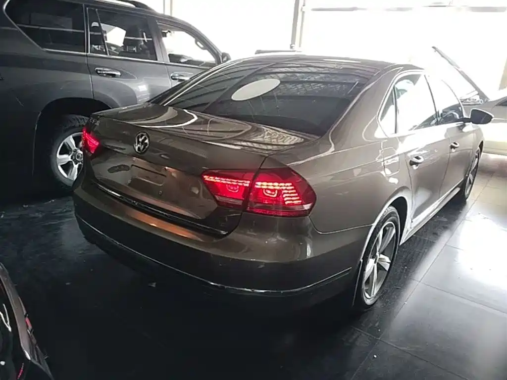 Volkswagen Passat 2015 1.8TSI DSG Prestige Edition фото 7