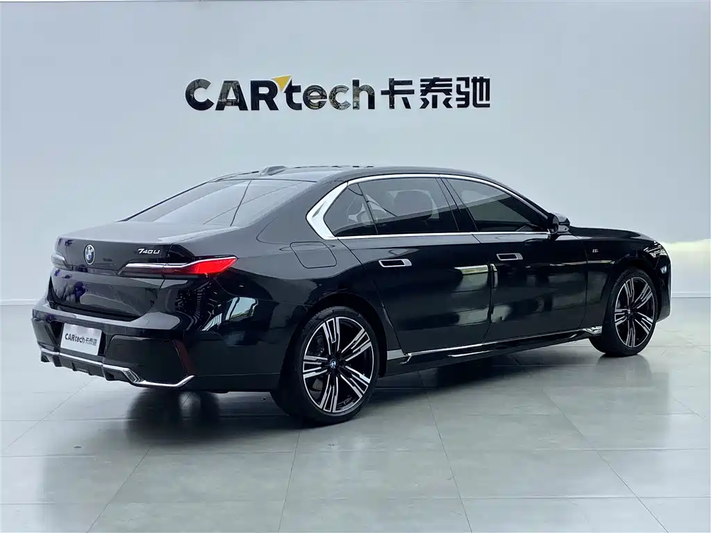 BMW 7-SERIES