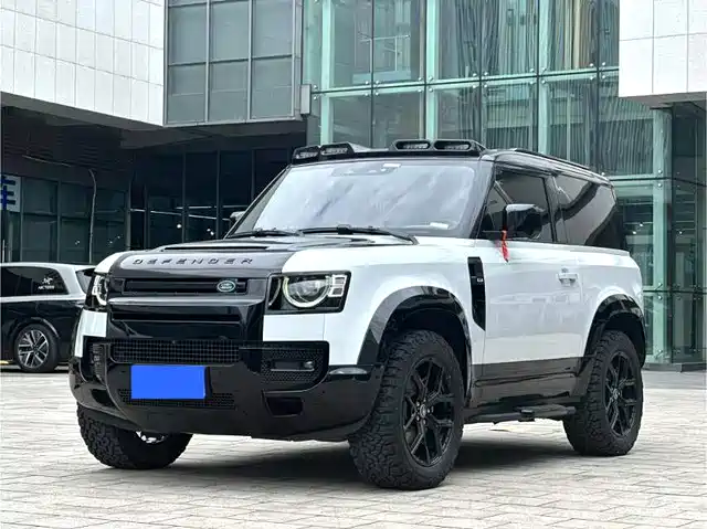 Land Rover Defender 2021