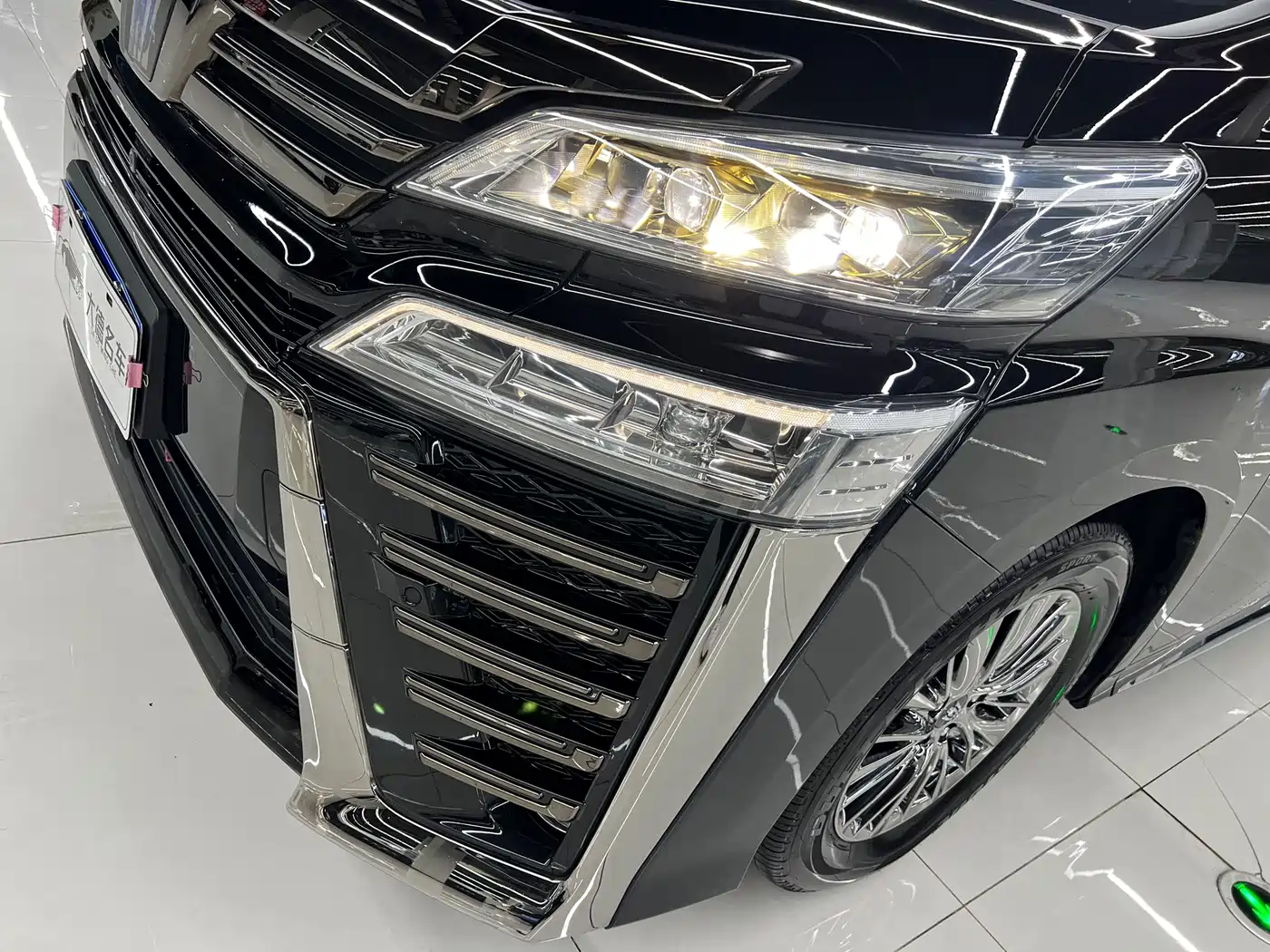 Toyota Vellfire 2023 Crown Hybrid 2.5L HV Ultimate фото 8