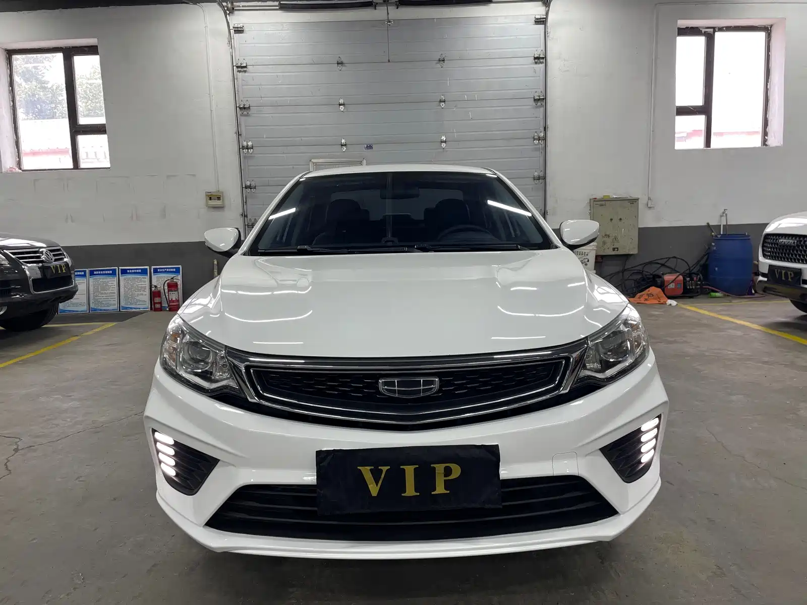Фото 2 - Geely Vision
