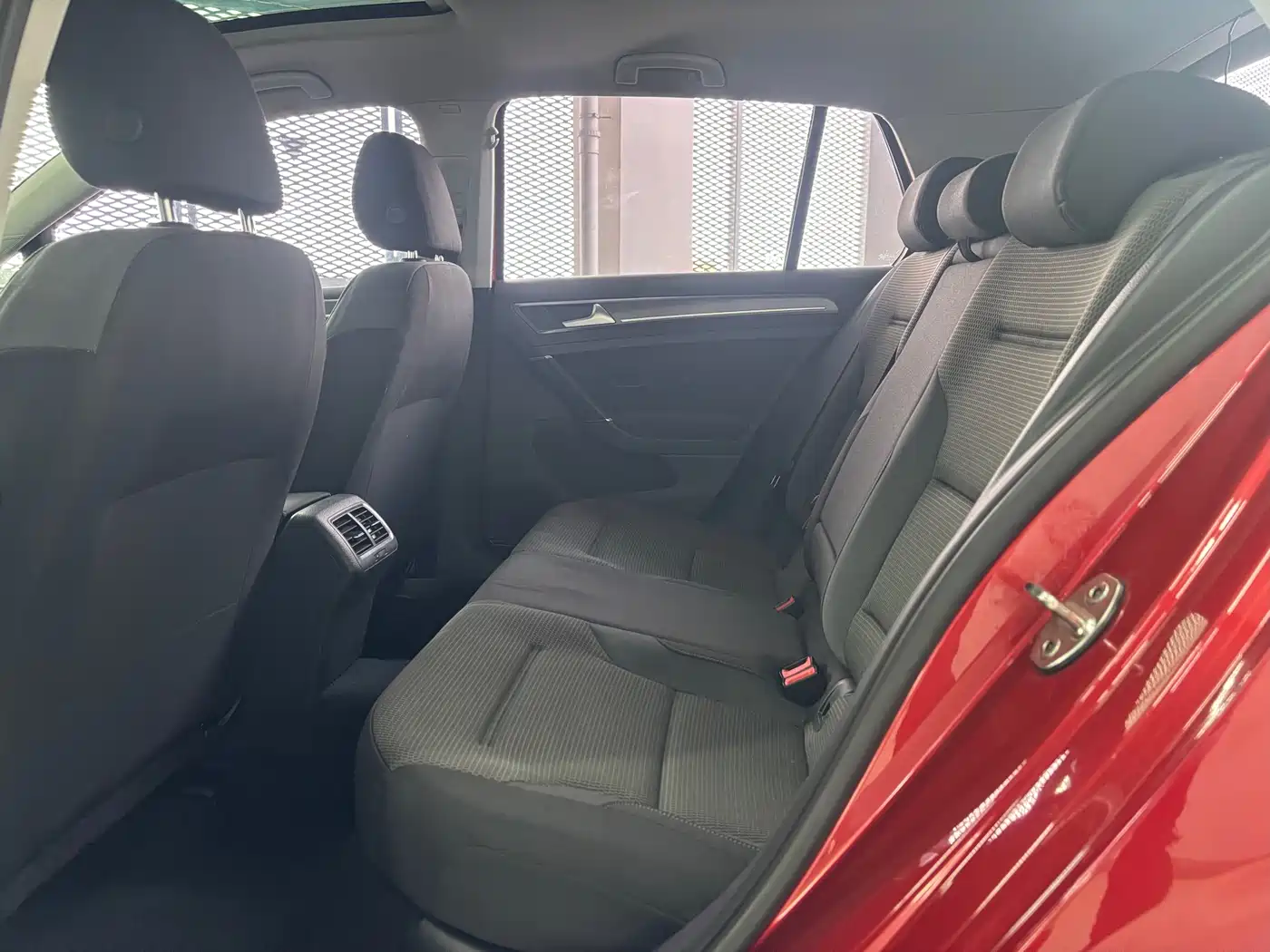 Volkswagen Golf 2017 230TSI Auto Comfort Millionth Anniversary Edition фото 7