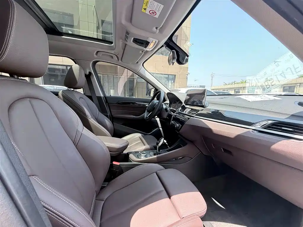 BMW X1 2022 sDrive20Li Fashion фото 12