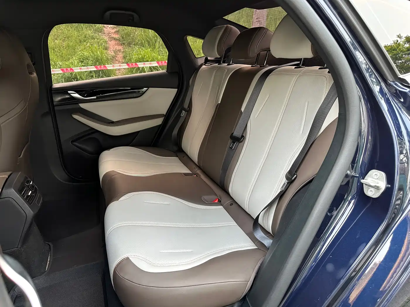 BYD Qin PLUS 2024 Glory Edition DM-i 55KM Leading фото 11