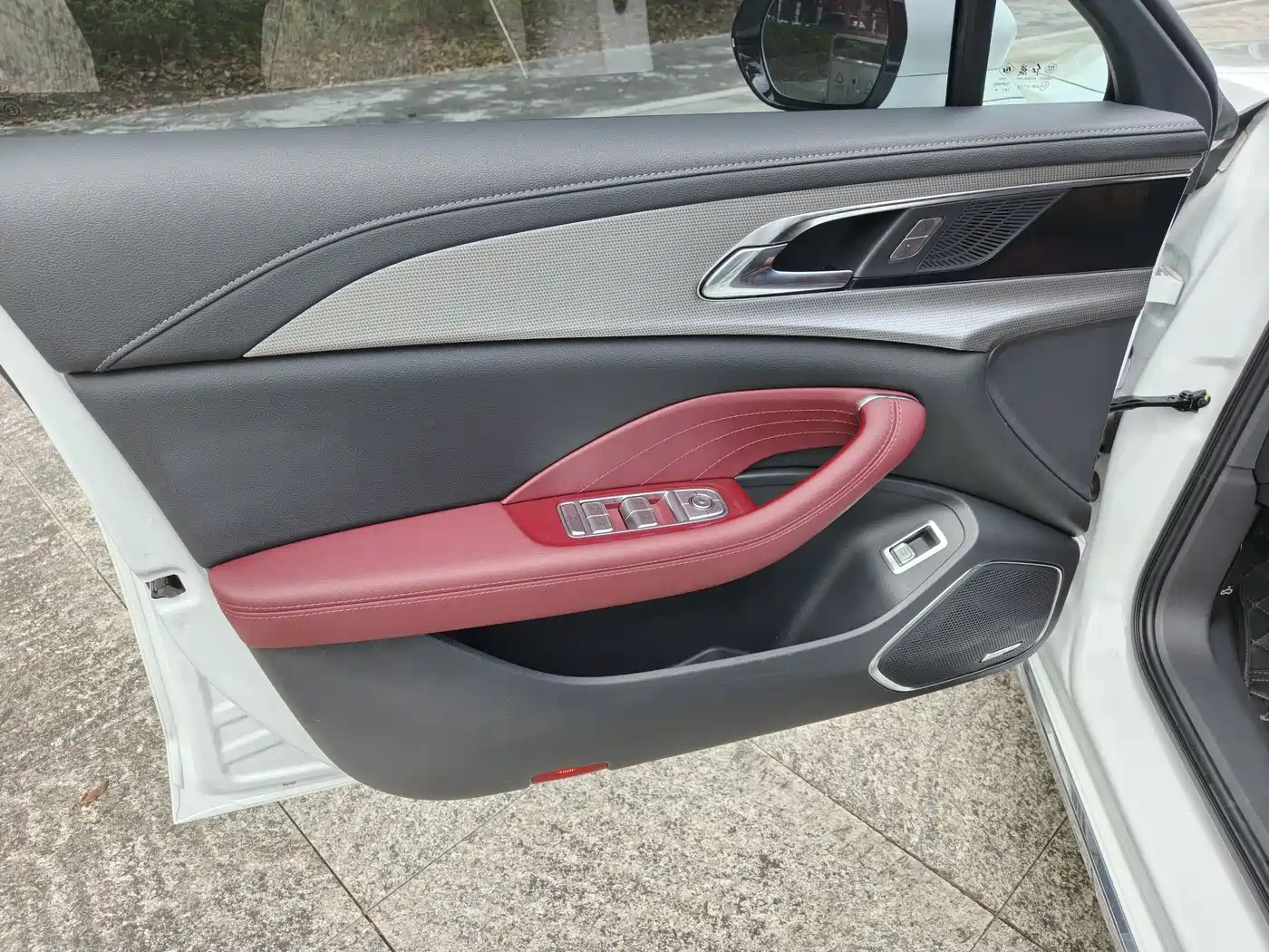 Hongqi H5 2024 1.5T DCT Smart Connect Flag Rhythm Edition фото 4
