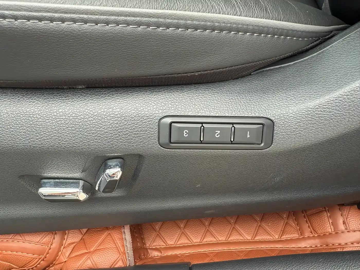 Фото 9 - Hongqi HS5