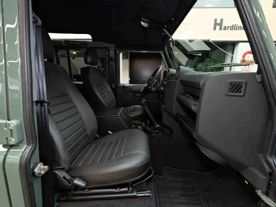 Фото 8 - Land Rover Defender