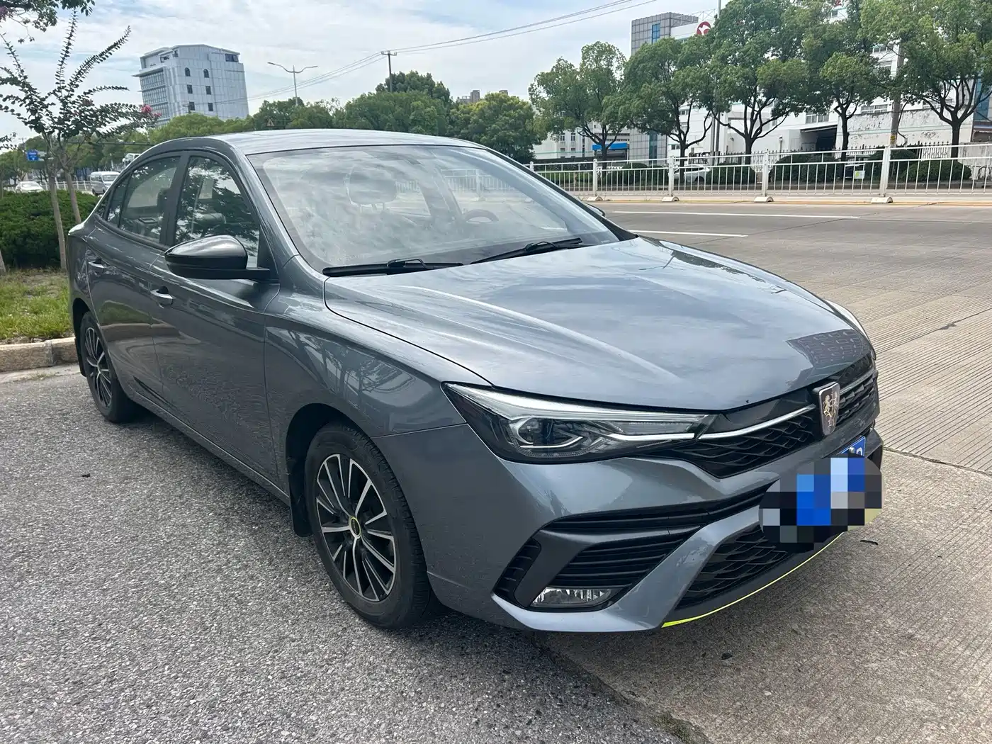 Фото 3 - Roewe i5