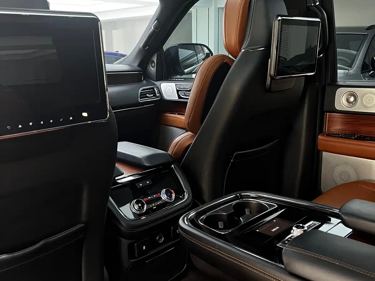 Lincoln Navigator 2019 3.5T Ultimate China VI фото 24