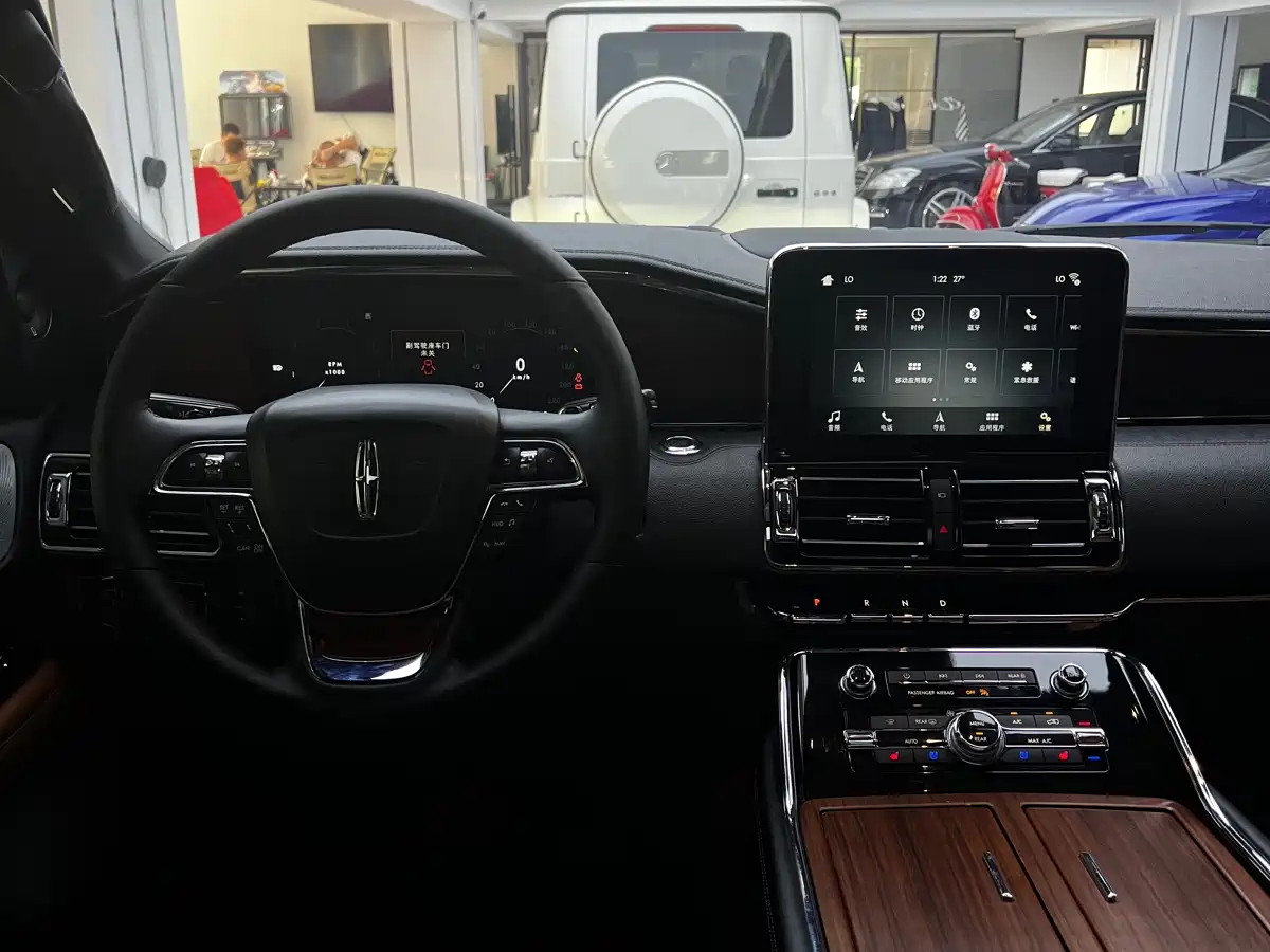 Lincoln Navigator 2019 3.5T Ultimate China VI фото 33