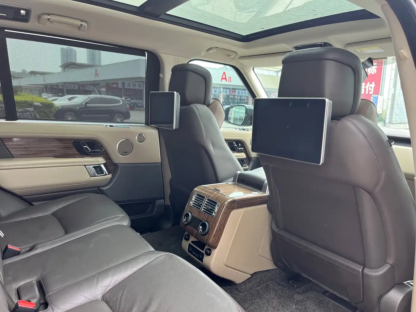 Land Rover Range Rover 2019 3.0 SC V6 Heritage Extended Edition фото 10