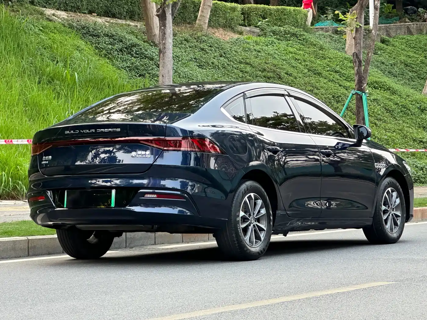 BYD Qin PLUS 2024 Glory Edition DM-i 55KM Leading фото 5