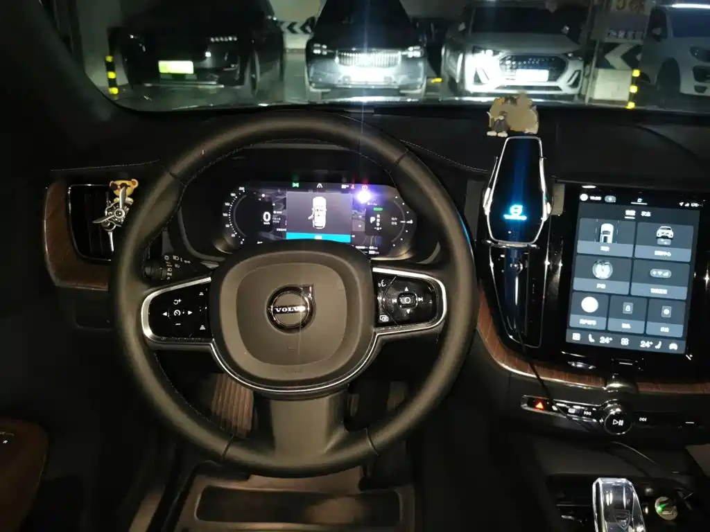 Volvo XC60 Plug-in Hybrid 2023 2023 T8 Plug-in Hybrid Long Range AWD Smart Vision Luxury