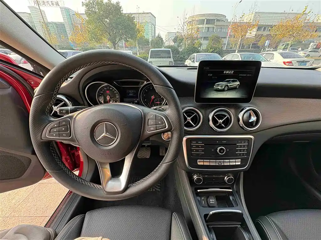 Mercedes-Benz GLA 2017 GLA 200 Dynamic фото 6