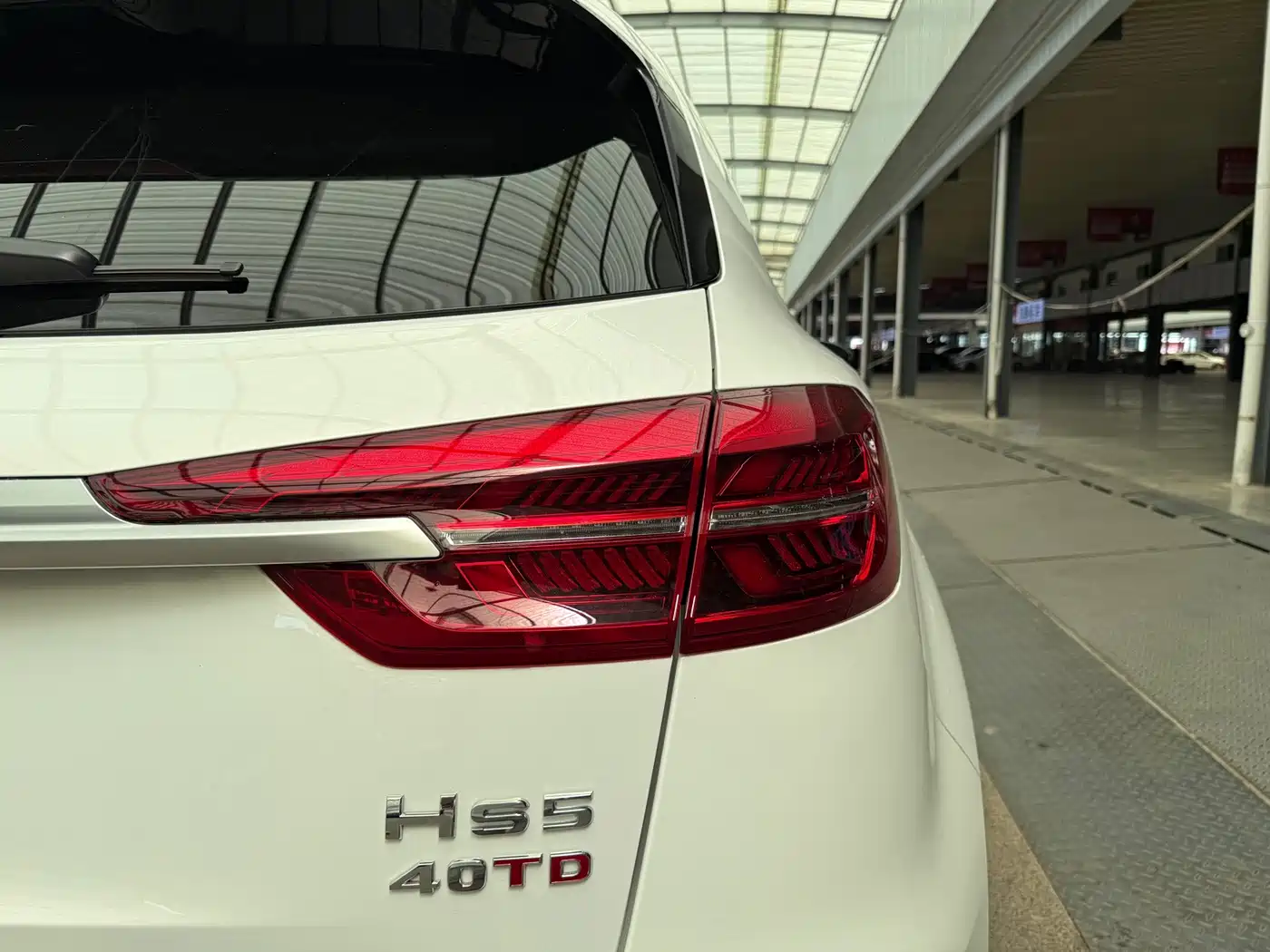 Фото 28 - Hongqi HS5