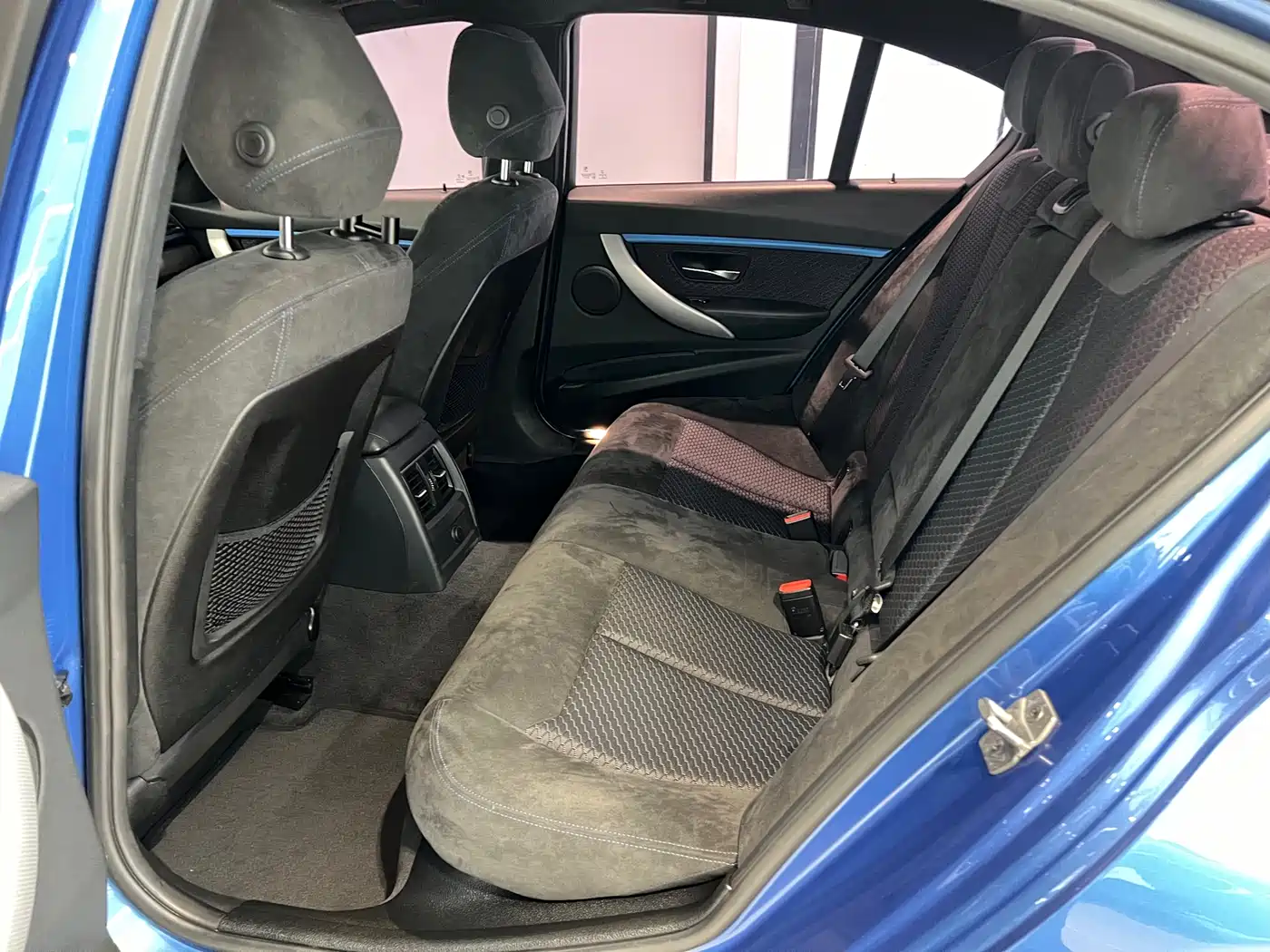 BMW 3 Series 2017 320i M Sport фото 14