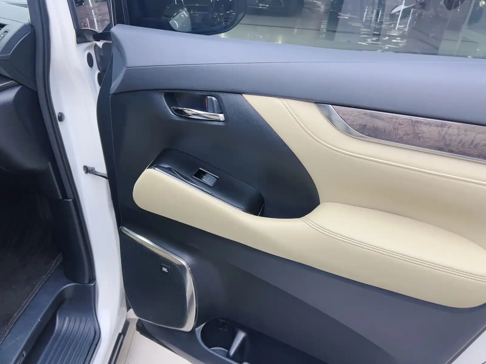 Фото 10 - Toyota Vellfire