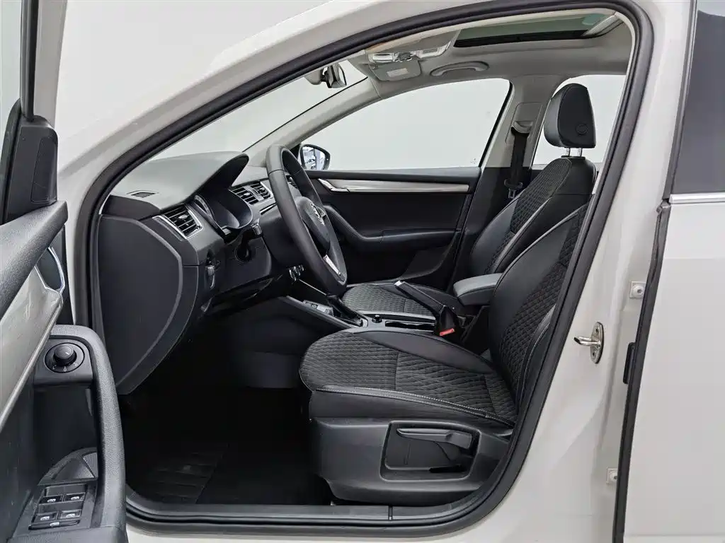 Škoda Octavia 2019 1.5L Automatic Smart Luxury China VI фото 10