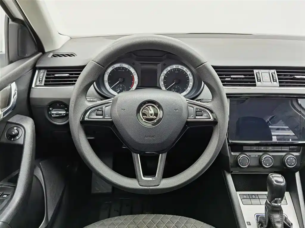 Škoda Octavia 2019 1.5L Automatic Smart Luxury China VI фото 11