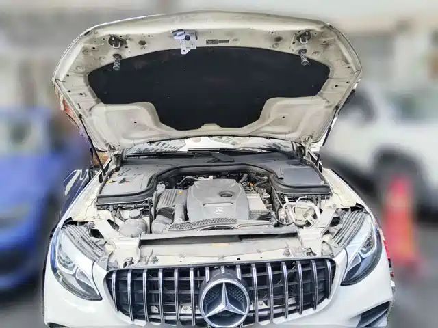 Mercedes-Benz GLC Coupe 2017 GLC 200 4MATIC Coupe SUV — фото 3