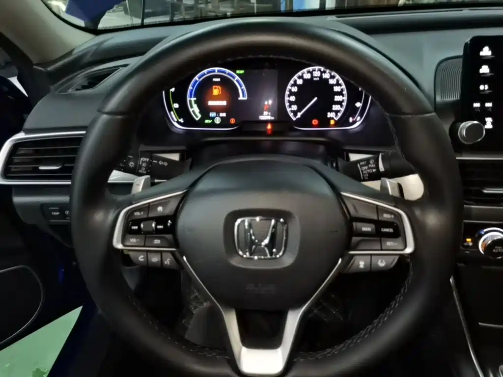 Фото 11 - Honda Accord