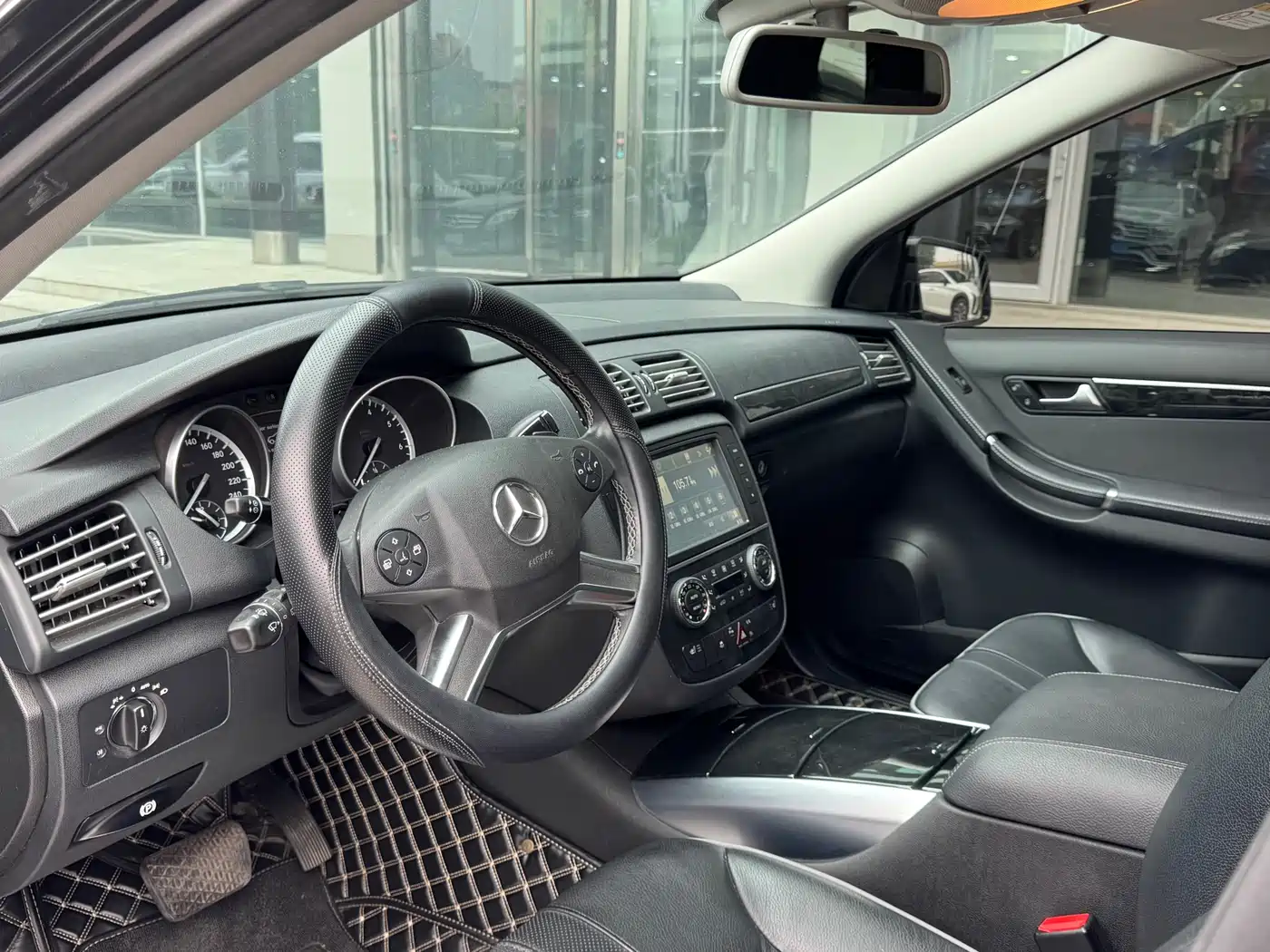 Mercedes-Benz R-Class 2017 R 320 4MATIC Business Collector's Edition фото 4