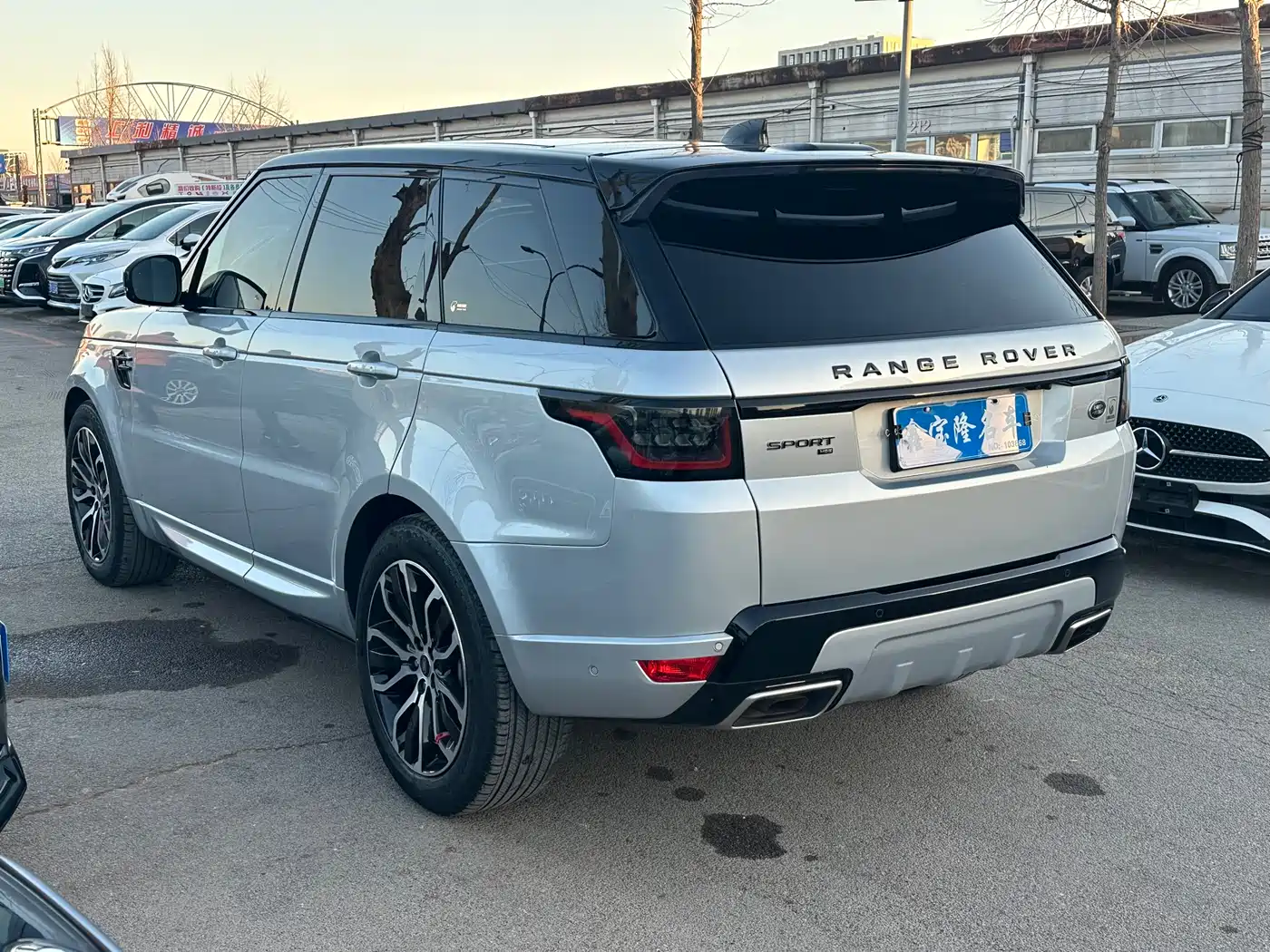 Land Rover Range Rover Sport 2022 3.0 L6 Gloss Black Edition фото 17