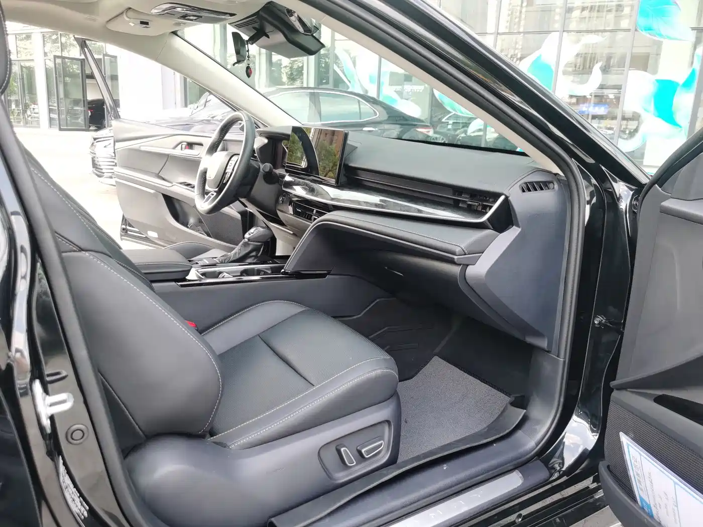 Toyota Camry 2024 2.0GVP Luxury Edition фото 11