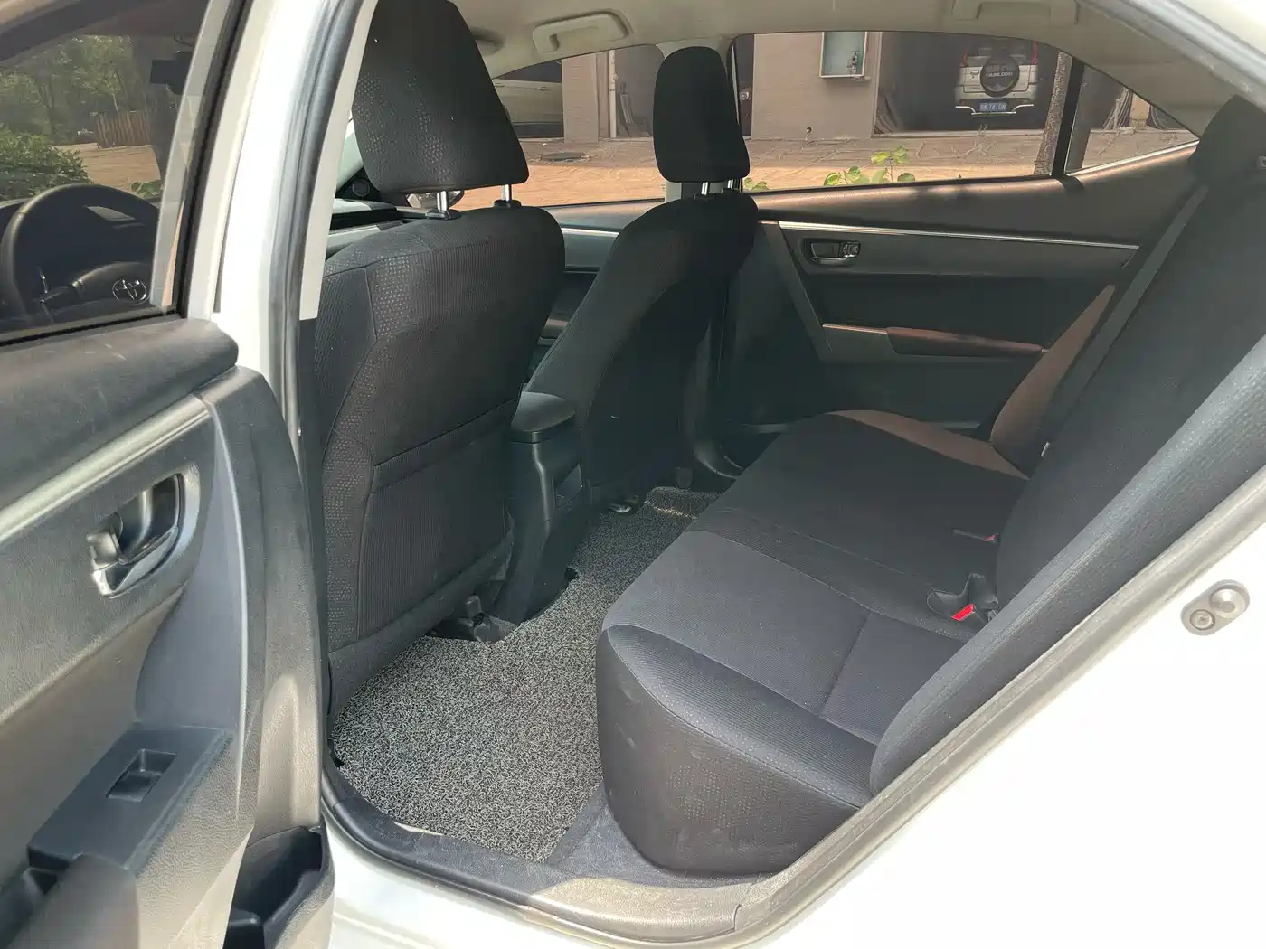 Toyota Corolla 2017 1.6L CVT GL фото 9