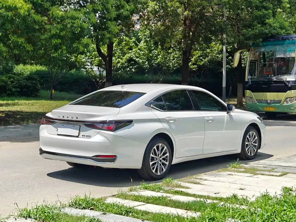 Lexus ES 2025 2025 200 Ultimate Edition