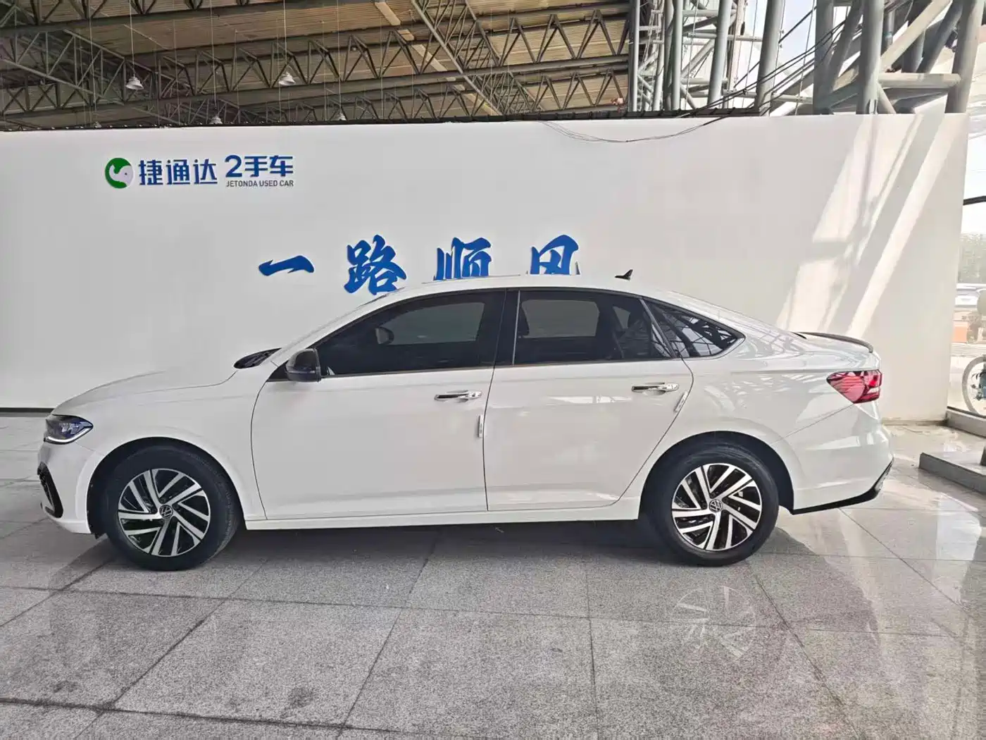 Volkswagen Lavida 2024 Model 300TSI DSG Starlight Leading Edition фото 7