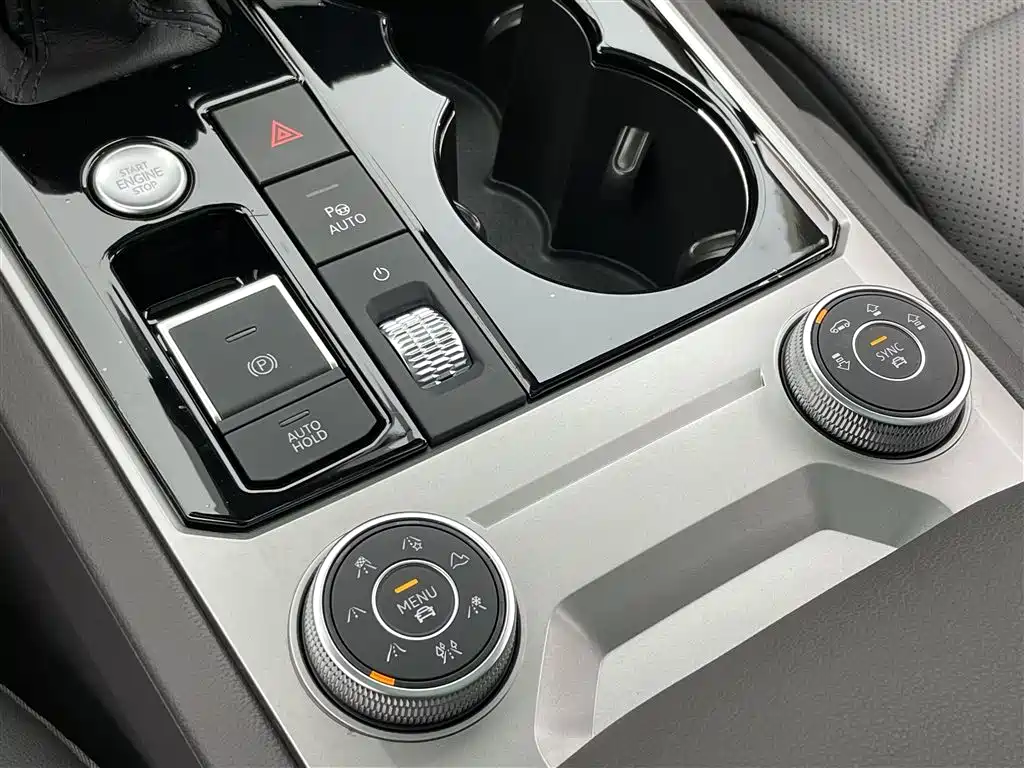 Volkswagen Touareg 2023 3.0TSI R-Line Classic Sports Package фото 21