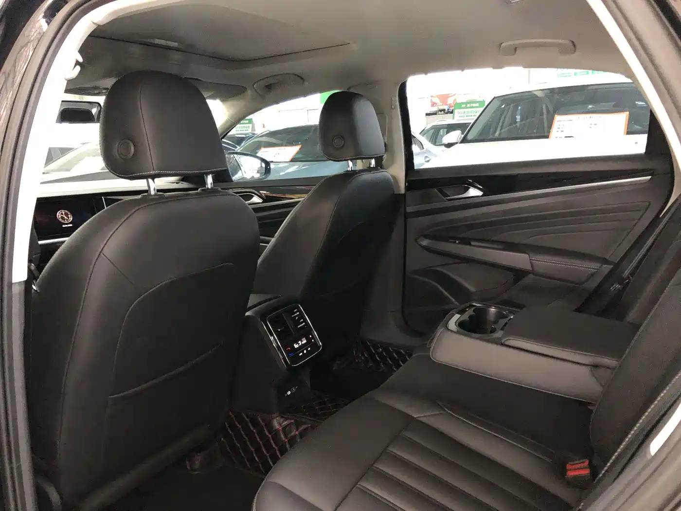 Volkswagen Passat 2023 280TSI Starlight Elite Edition фото 8