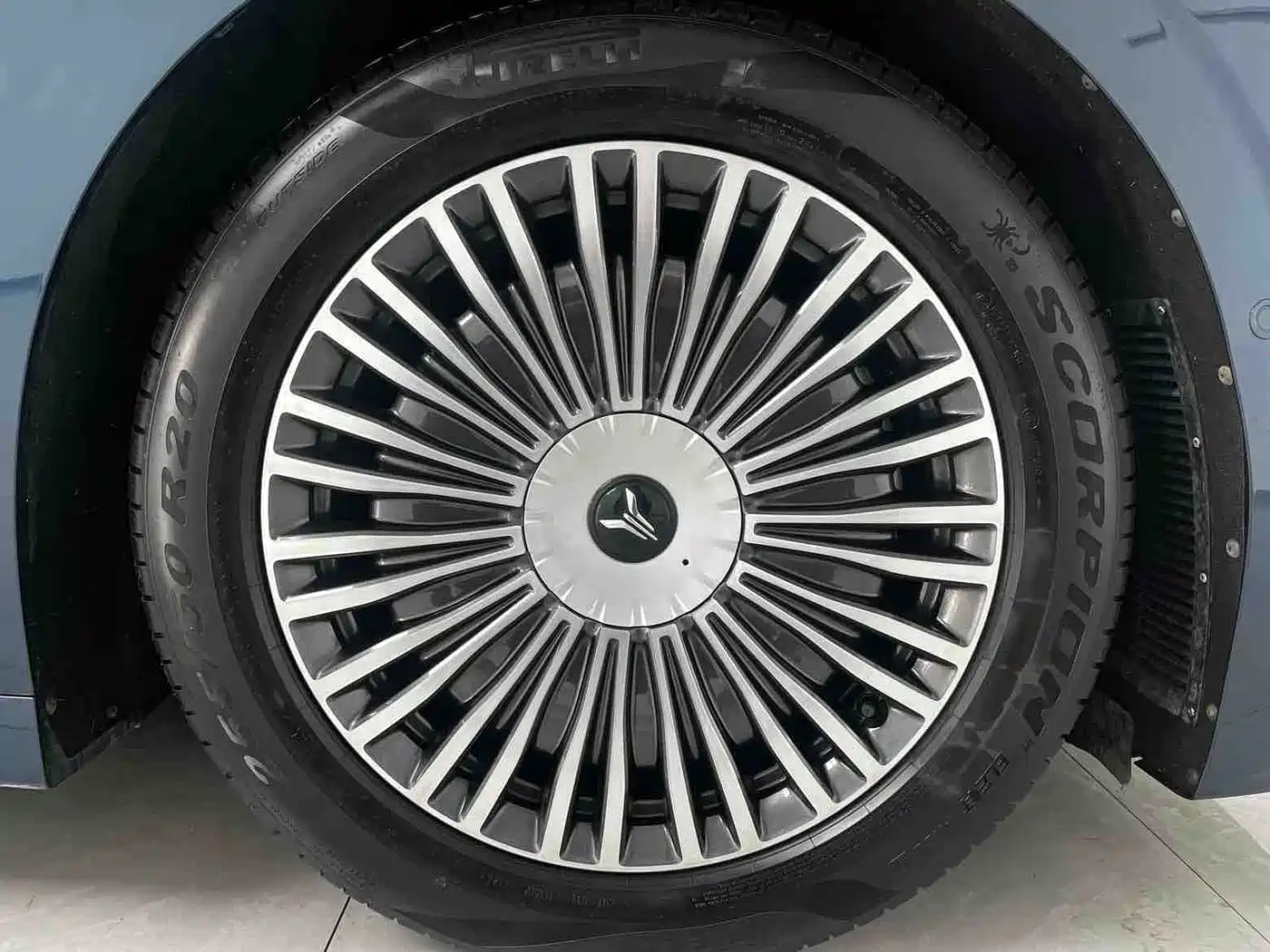 Voyah Auto Voyah Dreamer 2025 PHEV AWD Flagship Kunpeng Edition фото 4