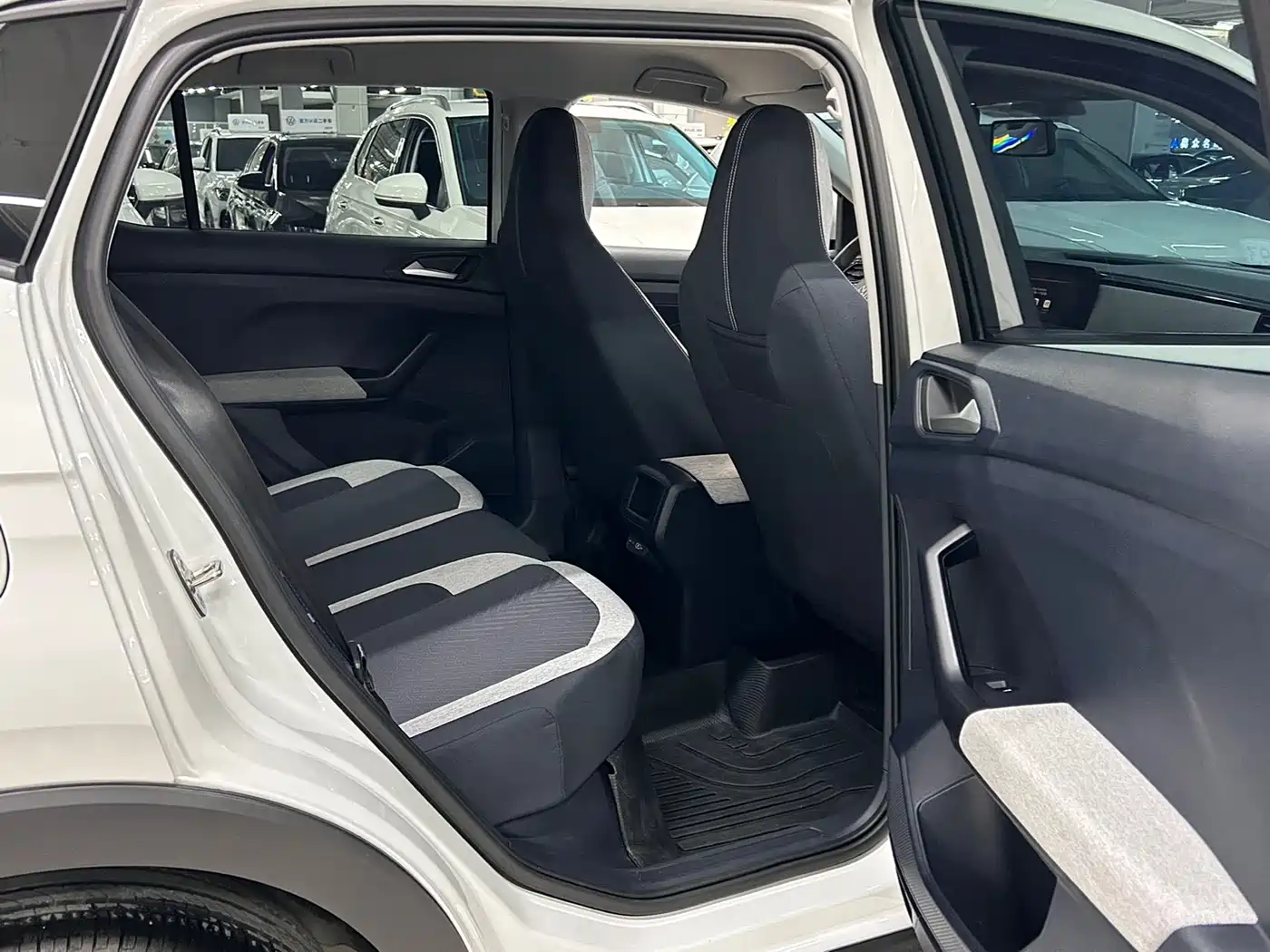 Volkswagen Tharu 2025 Model Rising Star 1.5L Advance Edition фото 13