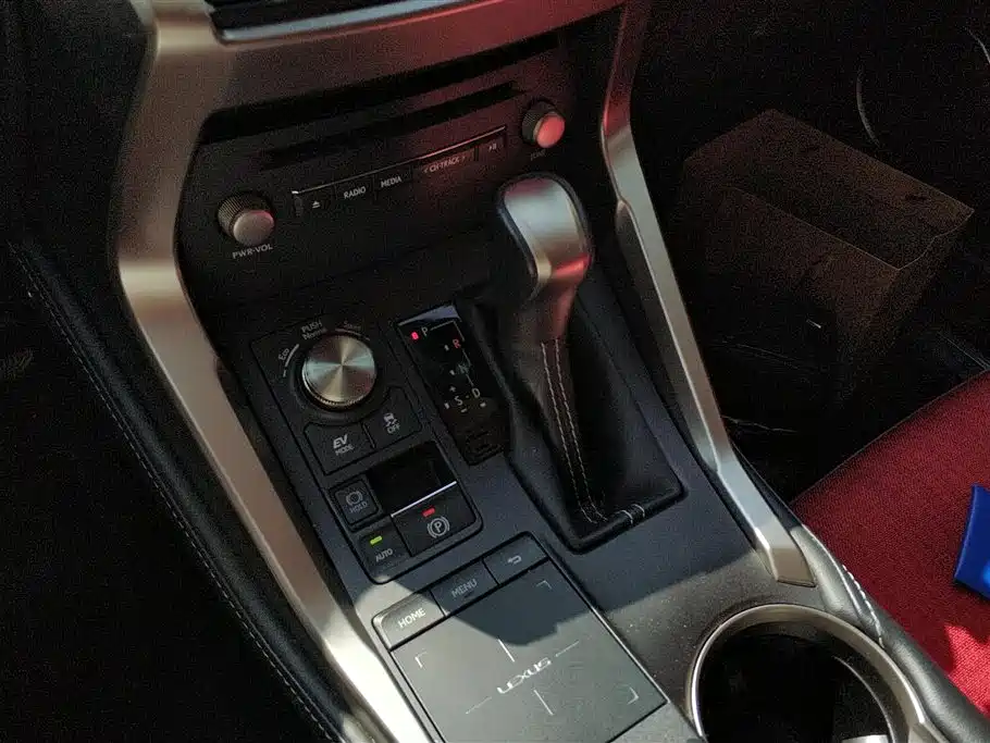 Lexus NX 2020 300h FWD F Sport China VI фото 16