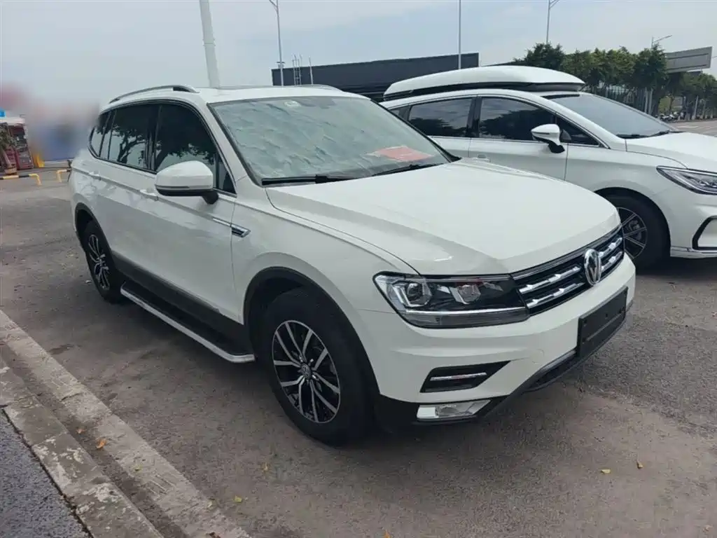 Volkswagen Tiguan L 2018 Facelift 330TSI Automatic 2WD Luxury Edition фото 4