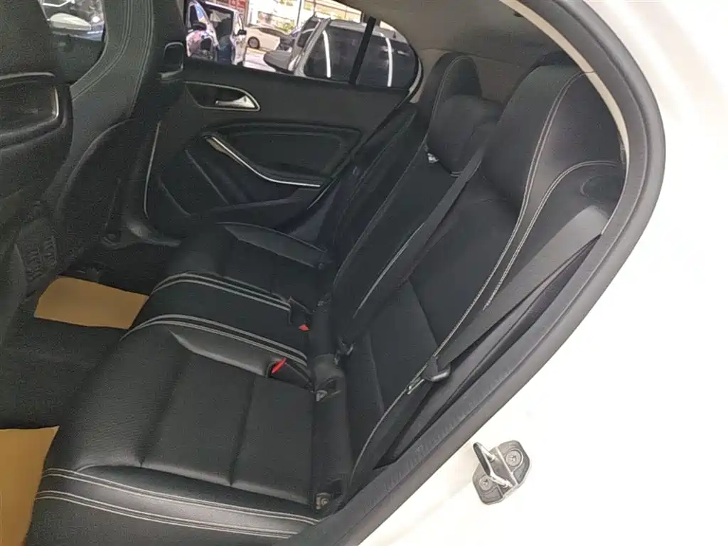 Mercedes-Benz GLA 2019 GLA 200 Dynamic фото 17