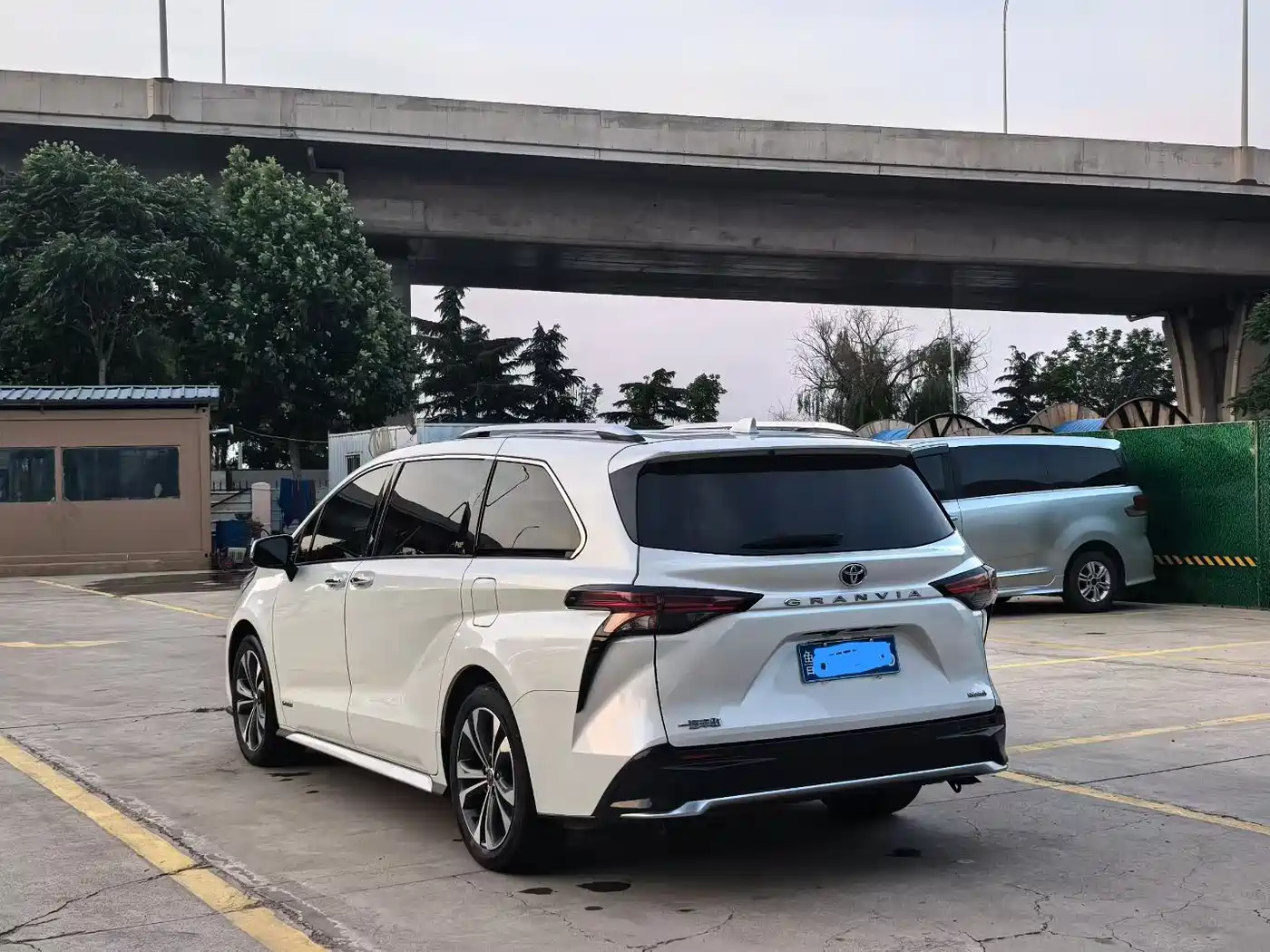 Фото 4 - Toyota Granvia