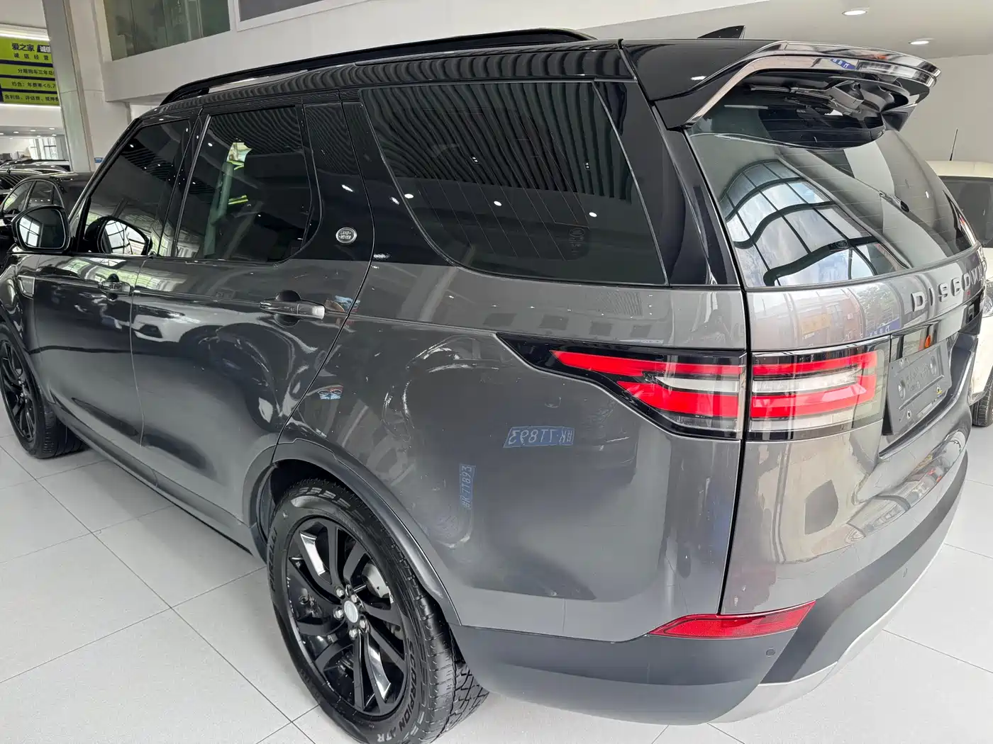 Land Rover Discovery 2017 3.0 SC V6 HSE фото 6