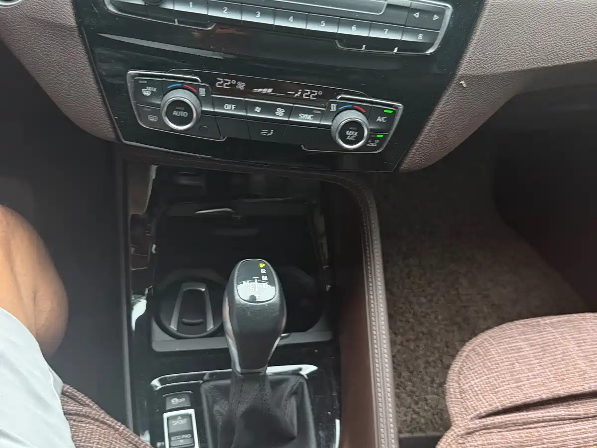 BMW X1 2018 sDrive18Li Premium Model фото 7