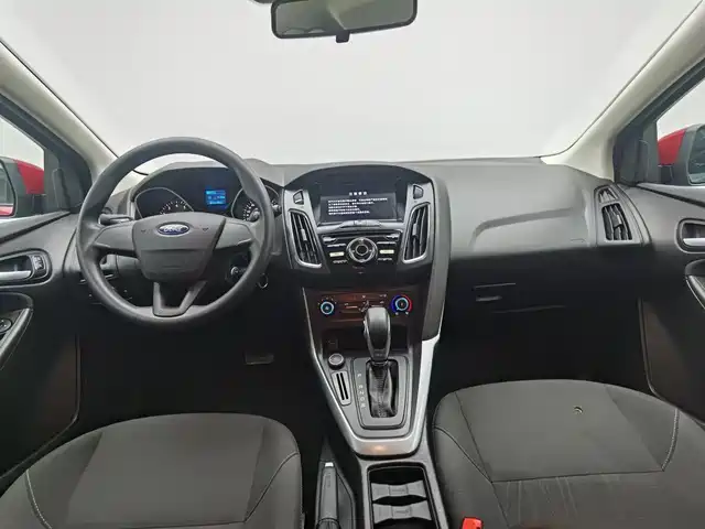 Ford Focus 2017 Hatchback 1.6L Auto Comfort Smart Edition — фото 5