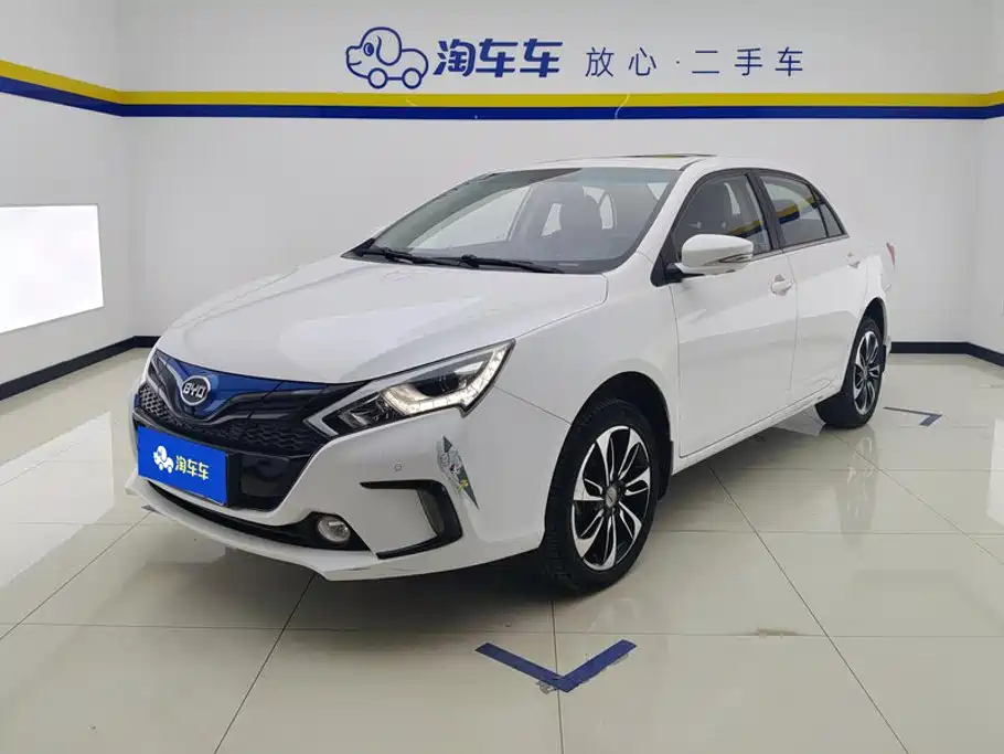 صورة 1 - BYD Qin New Energy