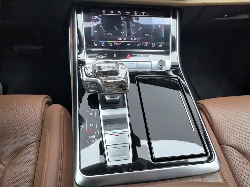 Фото 13 - Audi Q7